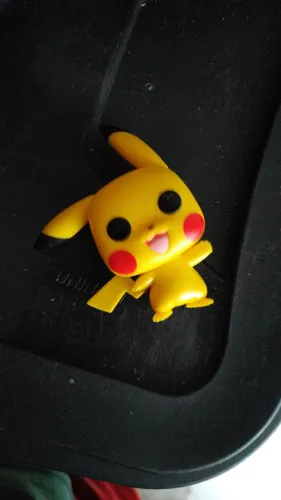 Funko pop variados iron man e Pikachu
