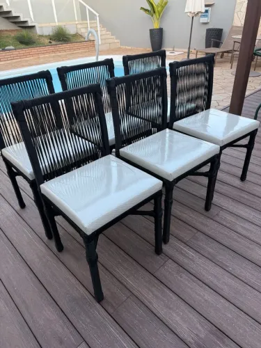 Cadeiras em alumínio com pintura eletrostática revestimento em tricô nautico. 590 cada
