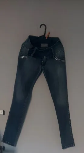 Calça Jeans Feminina com Detalhes