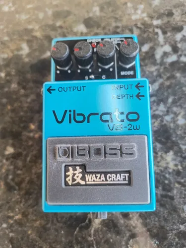 Vibrato Boss VB-2w Waza Craft na caixa!