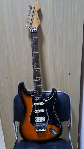 Guitarra Fender Squier Standard (Korea) - Ponte Floyd Rose 