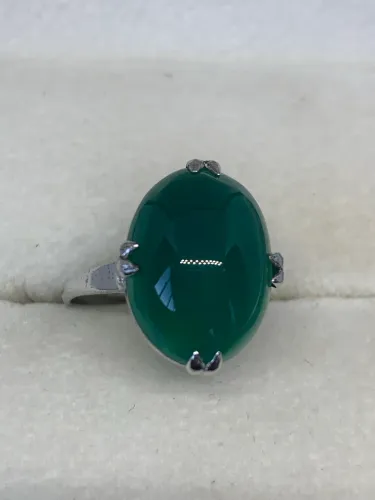 lindo anel de prata com pedra verde aro 14