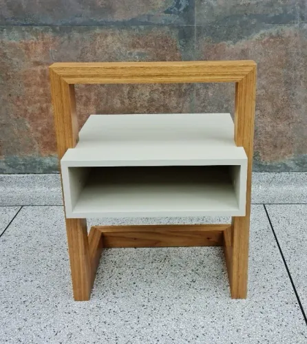 Criado Mudo (mesa de cabeceira) com nicho