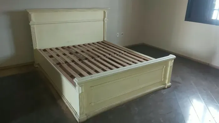 Cama de Casal de Madeira Maciça / Clássica Off-White
