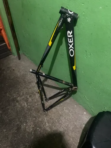 Quatro bike aro 26 em alumínio muito bom !! Jogo rápido