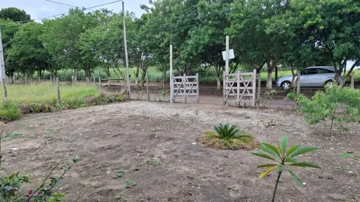 Sítio em condomínio fechado