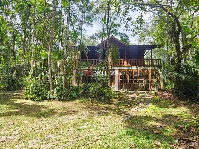 Casa a venda na Serrinha do Alambari