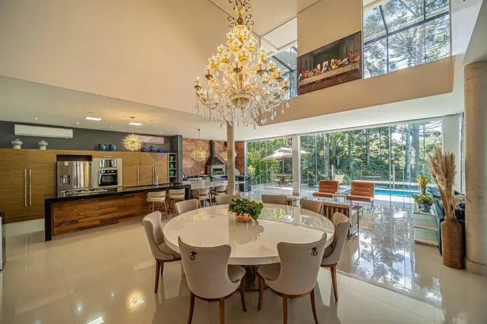 Casa para venda em Granja Viana de 580.00m² com 4 Quartos, 4 Suites e 6 Garagens