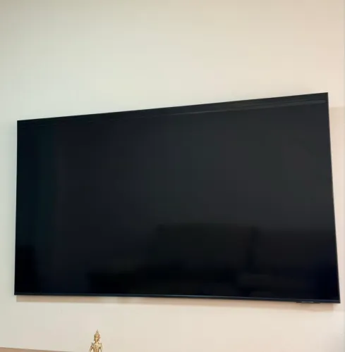 VENDE-SE TELEVISÃO NOVA