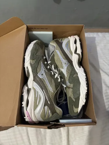 Tênis Mizuno Wave Rider 10 - tam 40,5 - NOVO