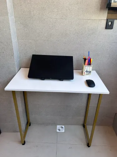 Excelente escrivaninha para estudos 