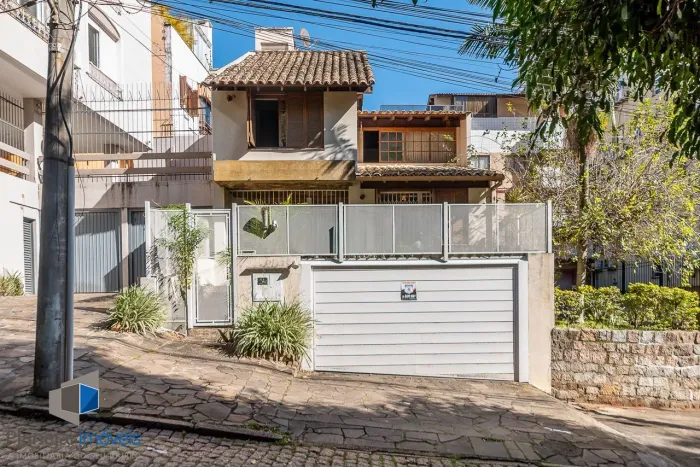 Casa a venda no bairro Mont' Serrat