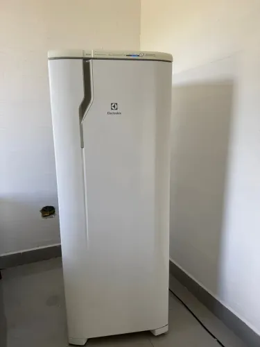 Geladeira Eletrolux Frosfree