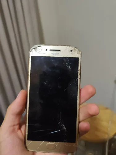 MotoG5, celular com defeito não liga mais! Não sei o defeito!
