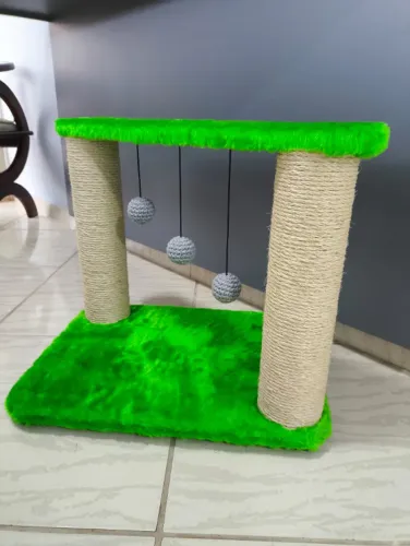 Arranhador mais brinquedo para gatos 
