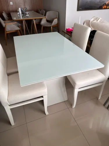 Mesa de jantar com cadeiras