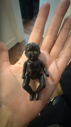 Lindo boneco articulado antigo negro em baquelite- raridade
