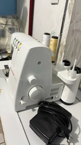 OVERLOCK DOMÉSTICA SEMI NOVA