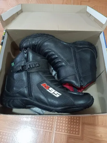 Bota motociclista impermeável