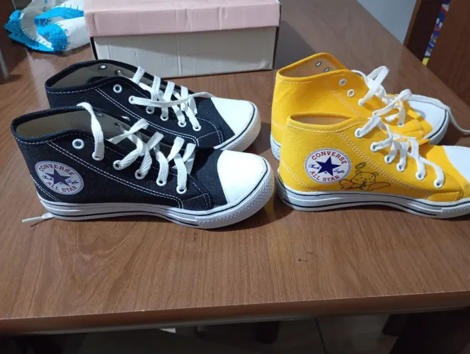 Dois pares de tênis infantil 