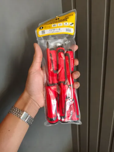 Kit 6 Chaves de Fenda e Phillips Isoladas com Ponta Imantada (Bomvink) ? Novo!