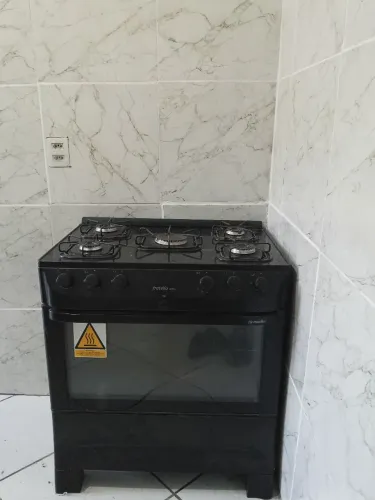 Fogão elétrico com 5 bocas e forno funcionando normalmente.Motivo da venda:está parado