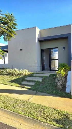 Casa à Venda em Condomínio | 3 Dormitórios (1 Suíte) | Frente para Área de Lazer