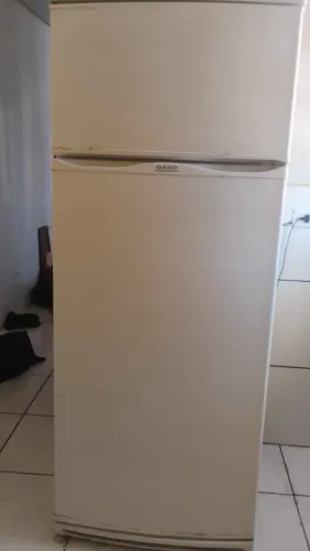 Vendo ou troco geladeira 180x70x60 funcionando bem