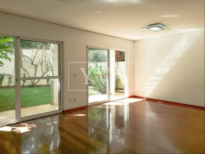 Casa de condomínio com 220 m², 4 quartos sendo 3 suítes à venda no bairro Alto da Boa Vist