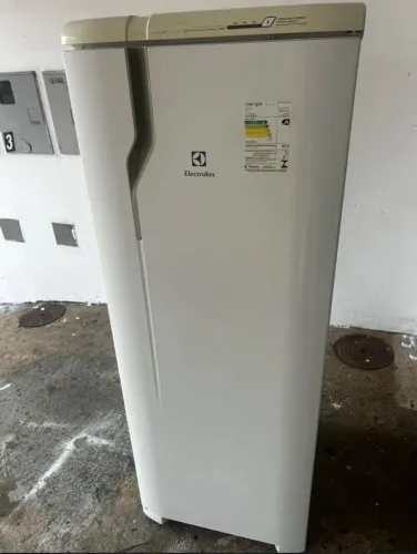 Geladeira Electrolux frost free 220V