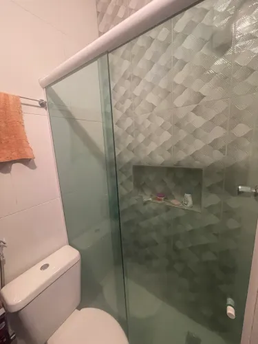 Vende-se esse box de Banheiro completo