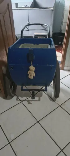Vende se carrinho de picolé em bom estado, pronto pra trabalhar, já com jogo de placas