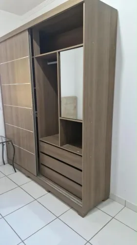 Guarda-roupa semi novo