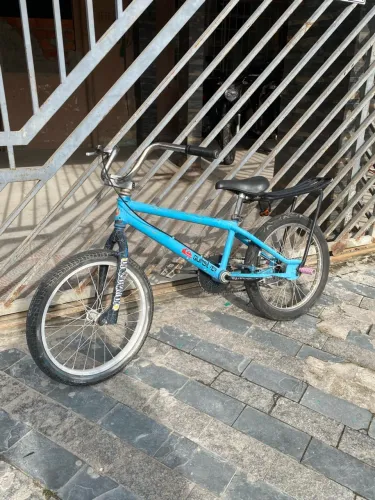Bicicleta aro 20 em boas condições!