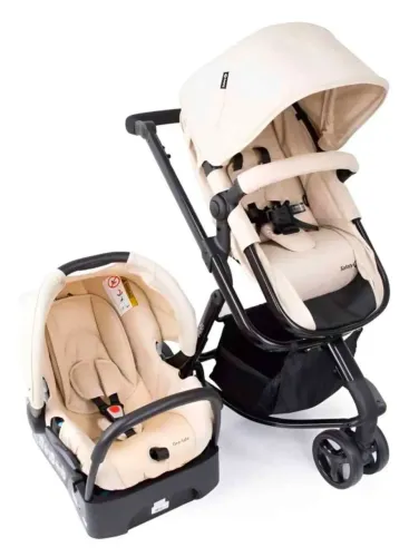 Carrinho de Bebê com Bebê conforto