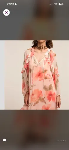 vestido longo em chiffon com manga bufante e estampa floral rosa coral