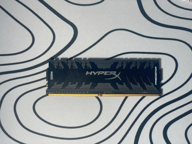 Memória RAM HyperX PREDATOR 8GB DDR4 3200MHz CL16