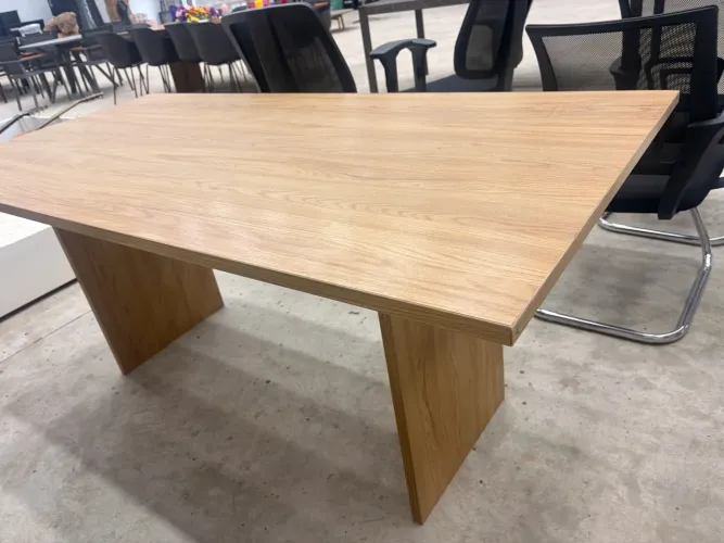  Mesa de reunião