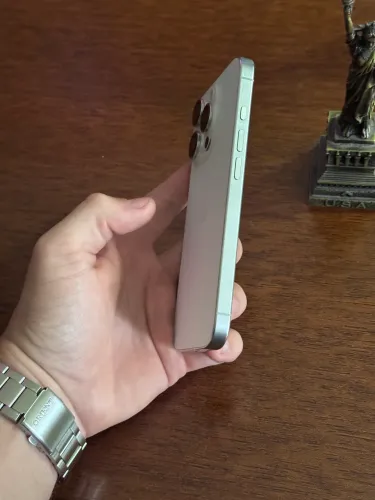 iPhone 16 pro 100% original