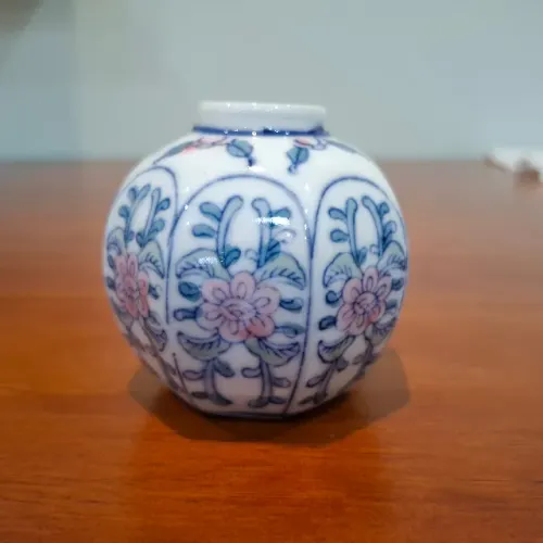 mini vaso de porcelana