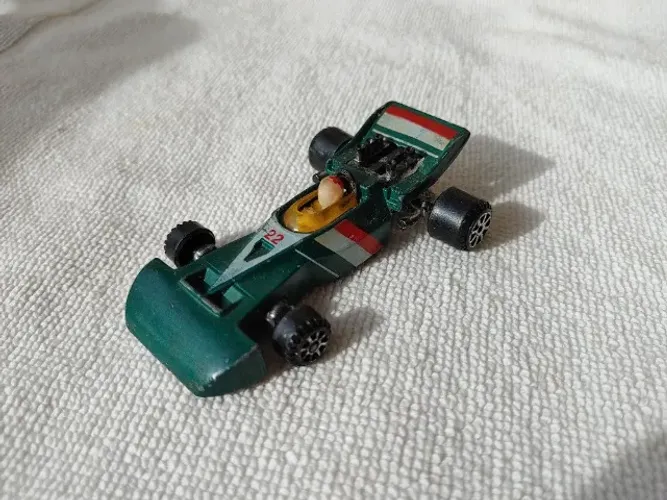 Carro de corrida Summer S 683 verde