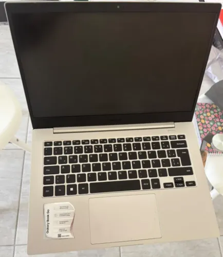 Notebook Samsung Galaxy Book Go Novo Com a Tela Rosa precisando trocar o display
