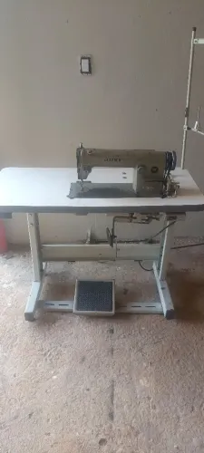 Vendo MAQUINA DE COSTURA RETA JUKI