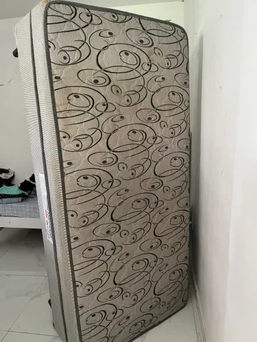 Vendo cama box solteiro conjugado aceito ofertas