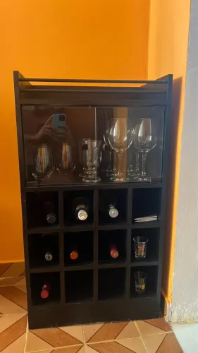 CRIATEIRA/ ADEGA DE VINHO 