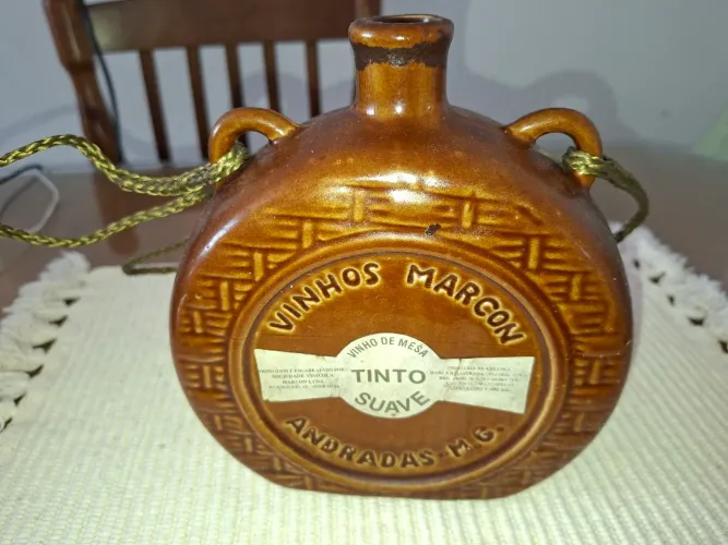 Cantil vinho antigo