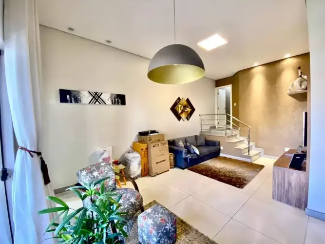 Casa geminada à venda, 3 quartos, 1 suíte, 2 vagas, Castelo - Belo Horizonte/MG