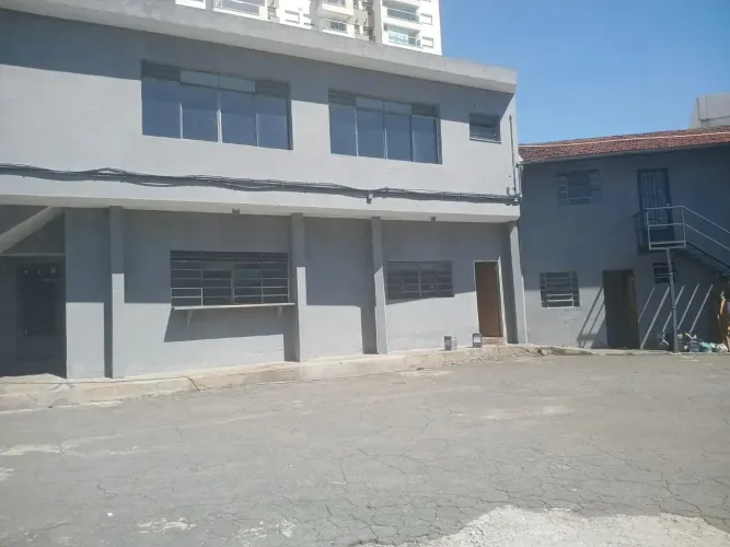 Galpão para alugar no Tatuapé de 1.267 m com vão livre, 4 salas, cozinha, vestiário e entr