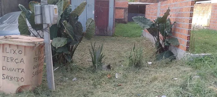 Vendo terreno medindo 6 de frente por 25 de fundos