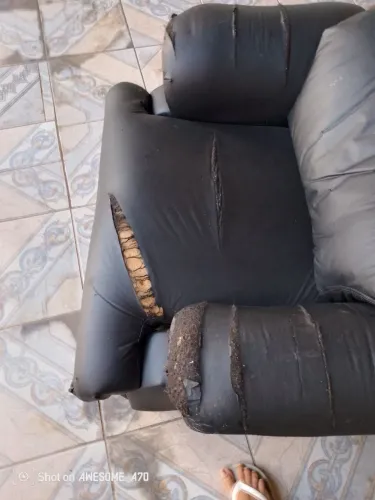 Vendo poltrona do papai pra reforma somente trocar a napa enclinave ótimo
